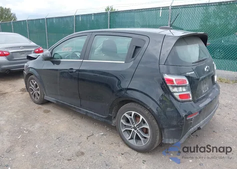 2020 Chevrolet Sonic Fwd Lt 5-Door z USA, uszkodzony, nr VIN 1G1JD6SB4L4129665